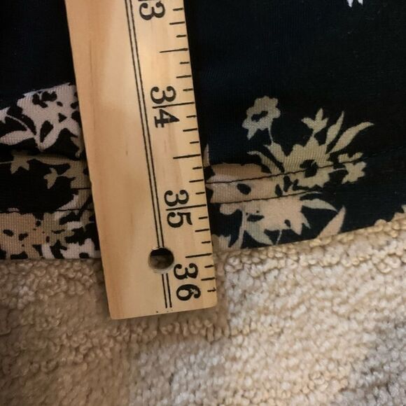 Size Small Black Floral RIPE MIDI - Picture 7 of 7